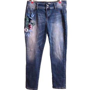 INC Embroidered Distressed Crystal Button Jeans Size 8P Medium Wash NWOT